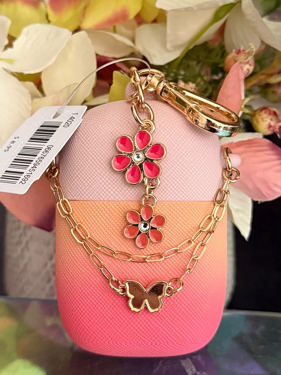 Bath & Body Works Accessories - 🆕🪷 BATH & BODY WORKS LIMITED EDITION FLOWER & BUTTERFLY CHARM POCKETBAC HOLDER.